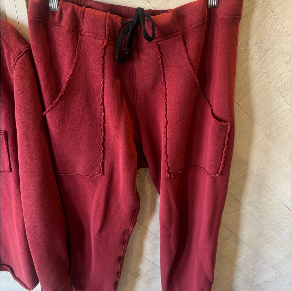 Frank & Eileen Triple Fleece Eileen in Cranberry with Eamon Joggers Size Small - Picture 6 of 8